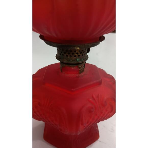 Rare Antique Red Satin glass Tulip Oil lamp. Highly Collectible - Picture 6 of 7